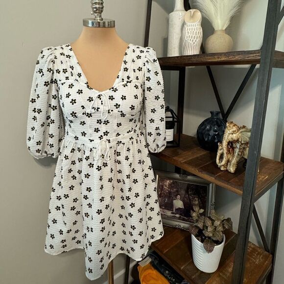For Love & Lemons Connie Mini Dress in Ivory Daisy Seersucker Women’s SIZE SM - Picture 2 of 12